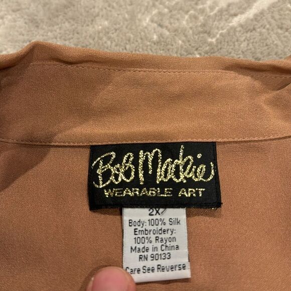 Bob Mackie silk blouse in light brown size 2X in EUC with embroidered flower pat - Picture 4 of 9
